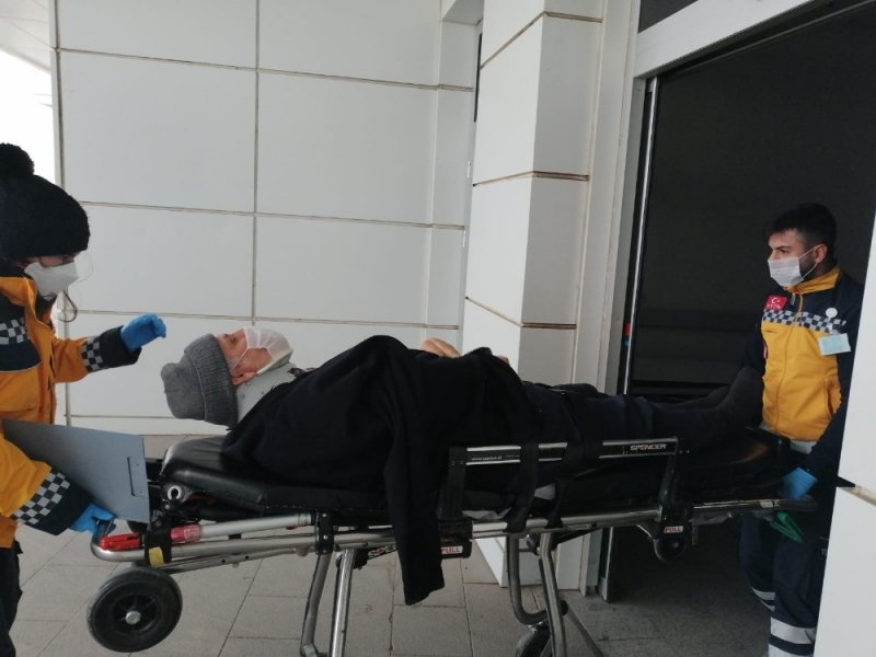 Konya Plakalı Otomobil Aksaray’da Şarampole Devrildi