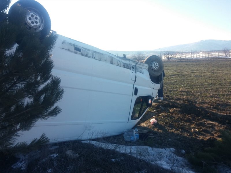 Antalya'da Trafik Kazası: 2 Yaralı