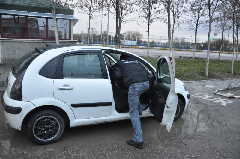 Polis Baskınını Fark Eden Kadın Çamaşırına Bakılacağını Hesap Edemedi