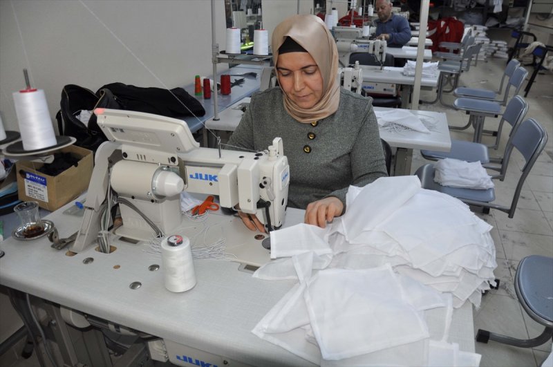 Tarsuslu Kadınlar Maske Üretiminde