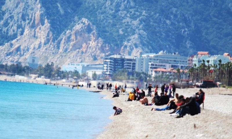 Dünyaca Ünlü Konyaaltı Sahilinde Korona Sakinliği