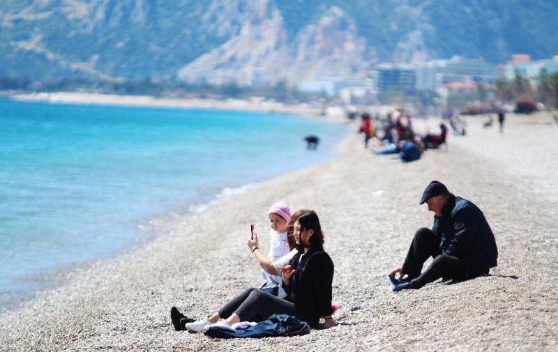 Dünyaca Ünlü Konyaaltı Sahilinde Korona Sakinliği