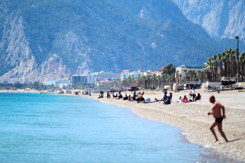 Dünyaca Ünlü Konyaaltı Sahilinde Korona Sakinliği