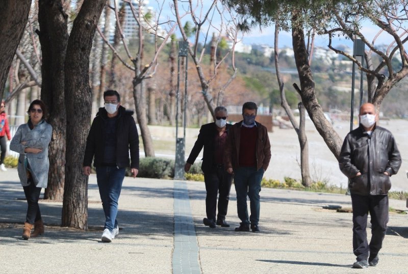 Dünyaca Ünlü Konyaaltı Sahilinde Korona Sakinliği