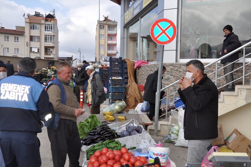 Ermenek Belediyesi Pazarcı Esnafına Maske Ve Eldiven Dağıttı