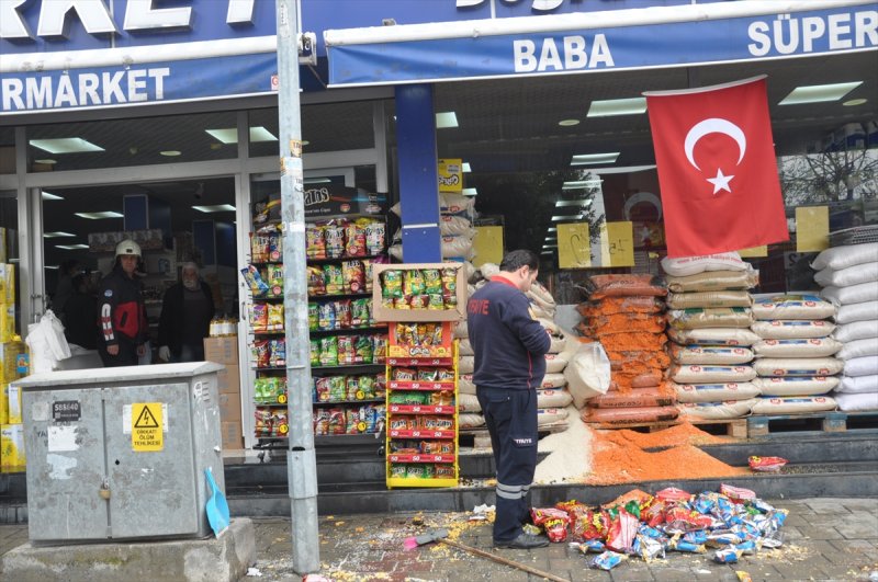 Mersin'de Molotofkokteyli Atılan İş Yerinde Yangın Çıktı