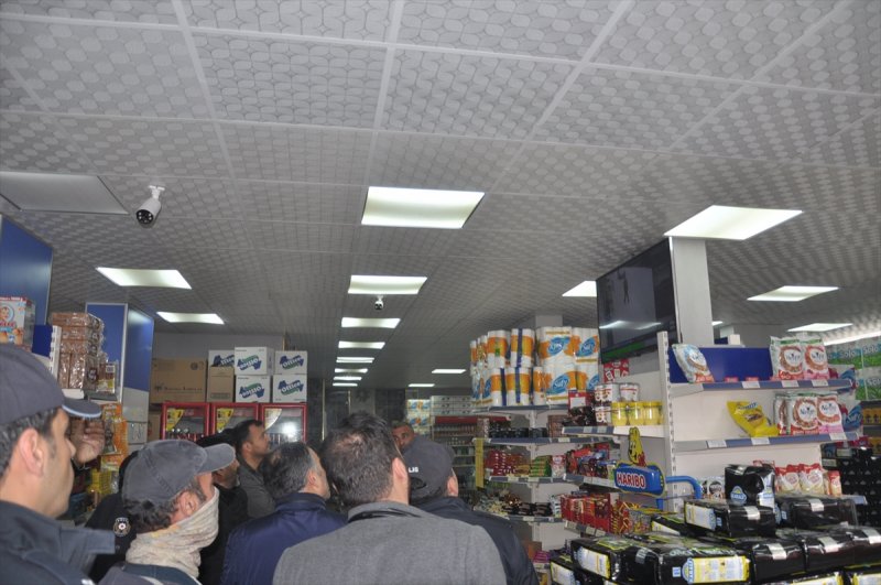 Mersin'de Molotofkokteyli Atılan İş Yerinde Yangın Çıktı