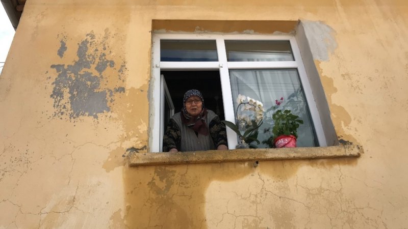 Konya'da Korona Virüs Önlemi; Büyükleriyle Uzaktan Görüşüyorlar