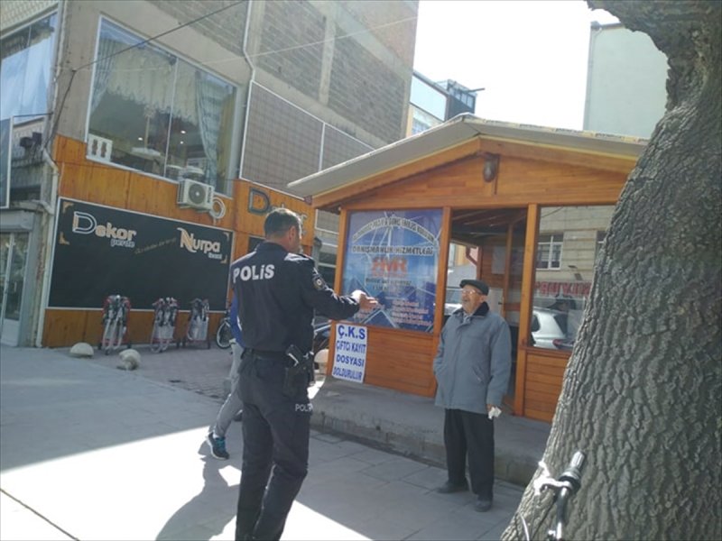 Konya'da Hastaneye Giden Yaşlı Adama Polis Yardımı