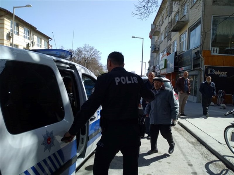 Konya'da Hastaneye Giden Yaşlı Adama Polis Yardımı