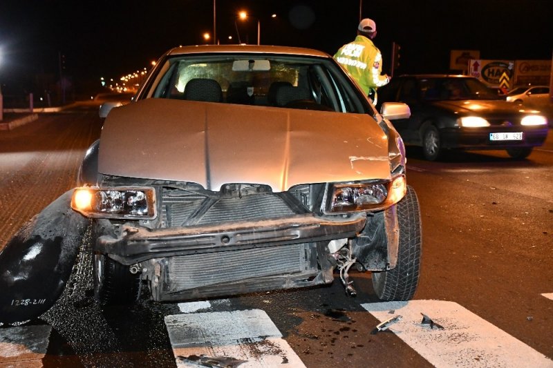 Aksaray’da Trafik Kazası : 2 Otomobil 2 Yaralı