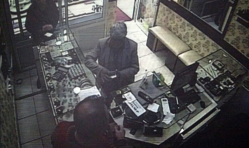 Antalya'da Kuyumcu Sahte Altın Diş İle Dolandırıldı