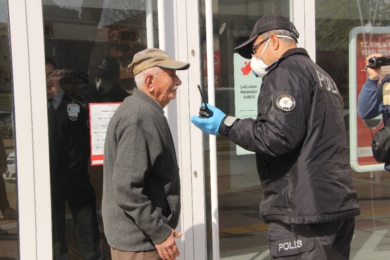 Antalya'da Korona Virüs Dolayısıyla Vatandaşın Değişik Halleri