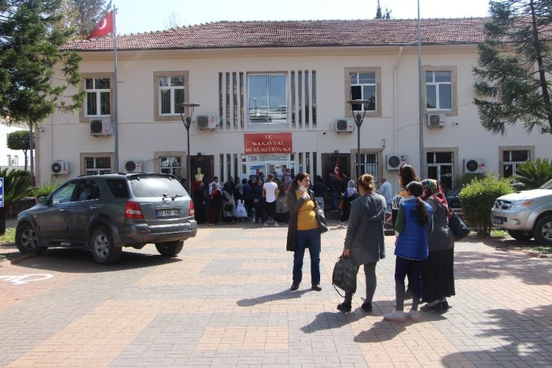 Antalya'da Korona Virüs Dolayısıyla Vatandaşın Değişik Halleri