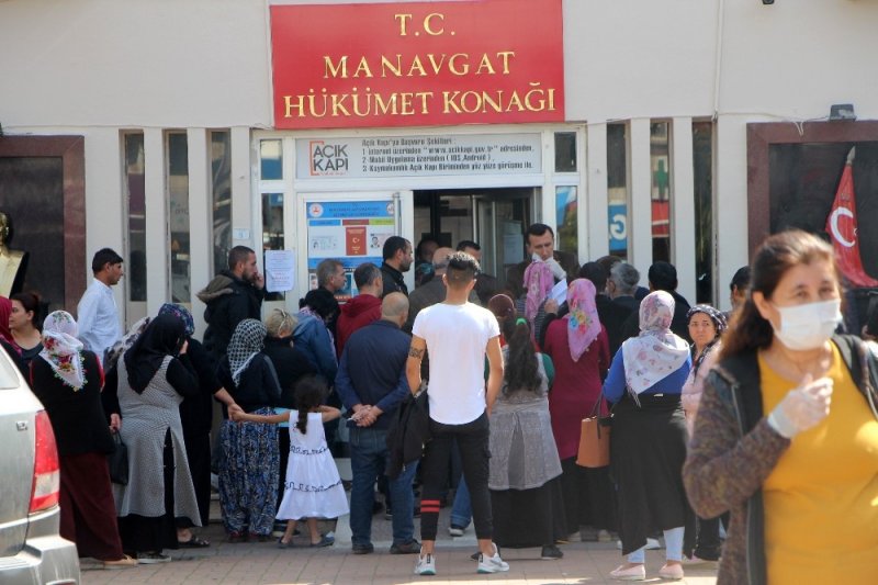 Antalya'da Korona Virüs Dolayısıyla Vatandaşın Değişik Halleri