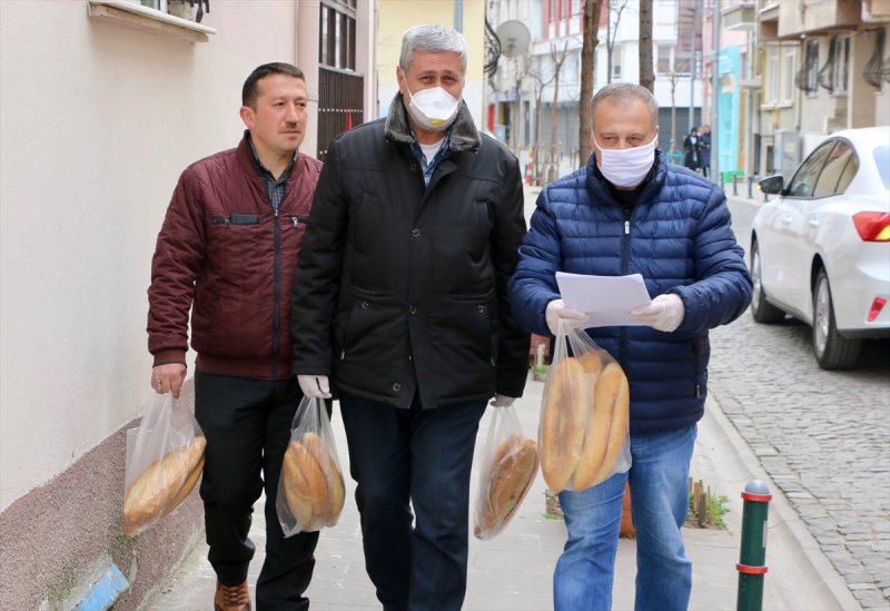 Muhtar İle İmamdan Evindeki Yaşlılara Destek Hizmeti