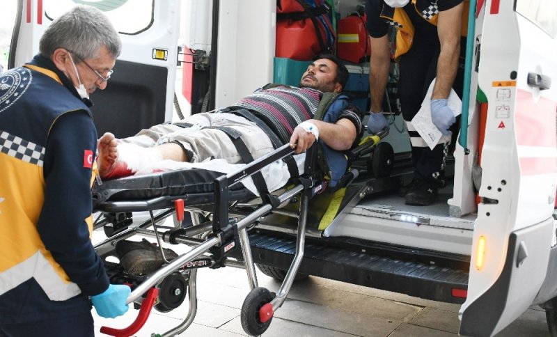 Aksaray'da Ağaç Kesen Vatandaş Ayağını Kestirdi