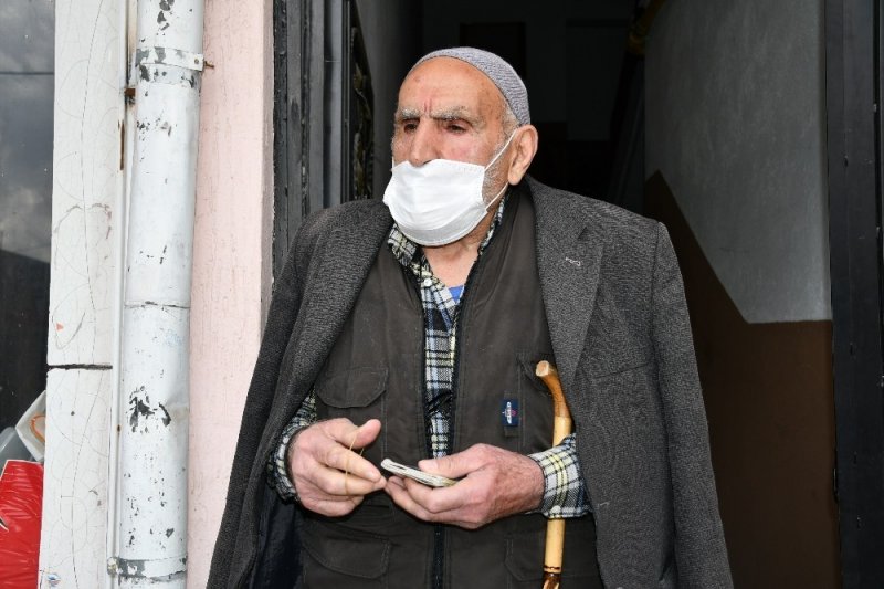 Aksaray'da Yaşlı Adam Dolandırılmaktan Son Anda Kurtuldu