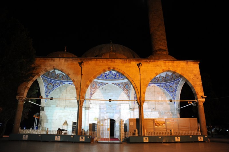 Vatandaş Camilerden Yapılan Dualara Eşlik Ediyor