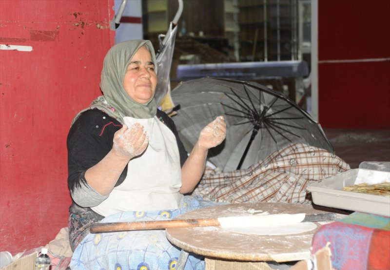 Vatandaş Camilerden Yapılan Dualara Eşlik Ediyor