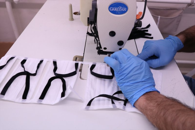 Niğde'de Mahkumların Yoğun Maske Mesaisi