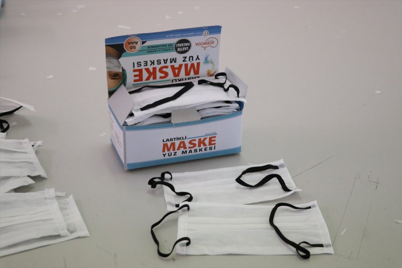 Niğde'de Mahkumların Yoğun Maske Mesaisi