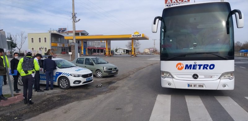 Aksaray'da Fazla Yolcu Taşıyan Otobüse Para Cezası