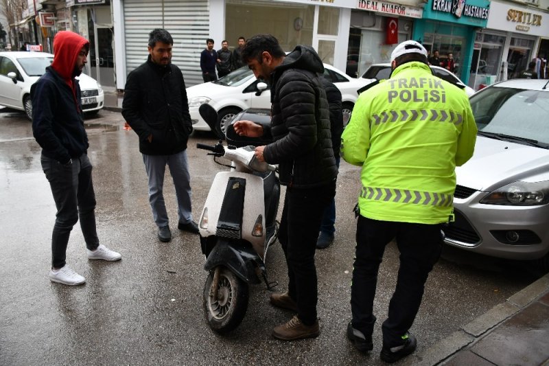 Aksaray’da Otomobil Motosiklete Çarptı: 1 Yaralı
