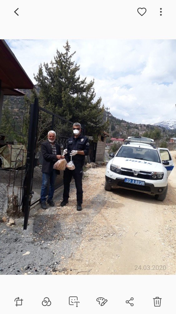 Mersin'de Evinden Çıkamayanlara Polis Desteği