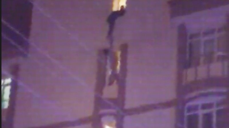 Aksaray'da İntihara Kalkışan Genç Polisi Bıçakladı