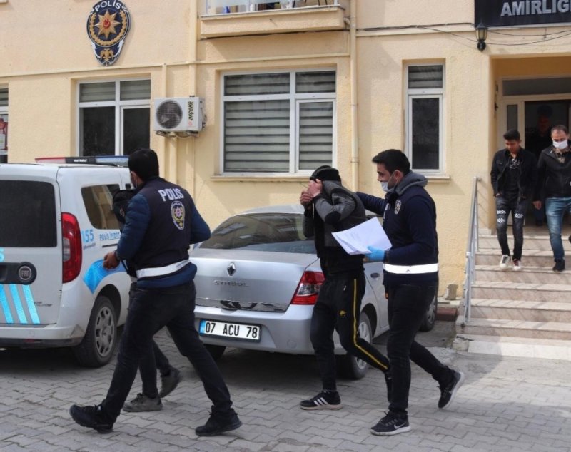 Antalya'da Hırsızlar Camiye Dadandı