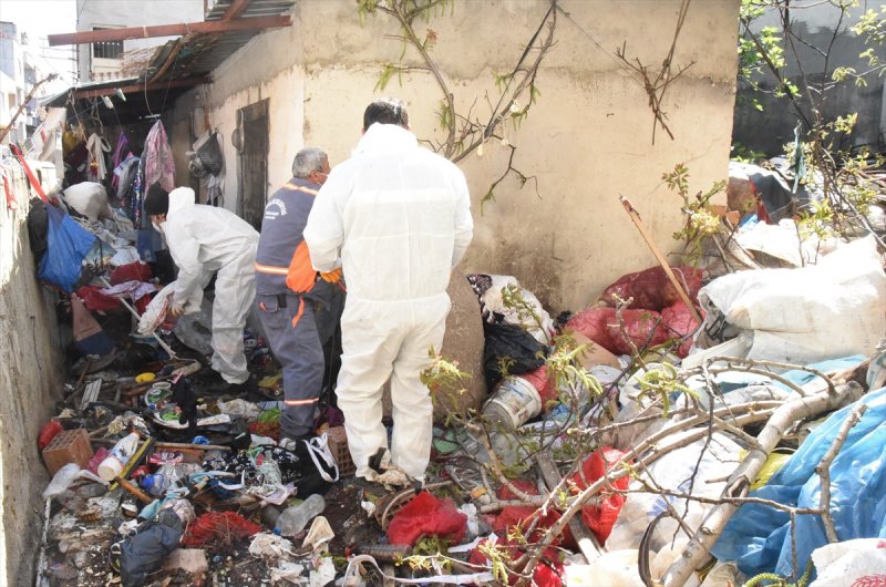 Mersin'de Çöp Ev Şaşırttı