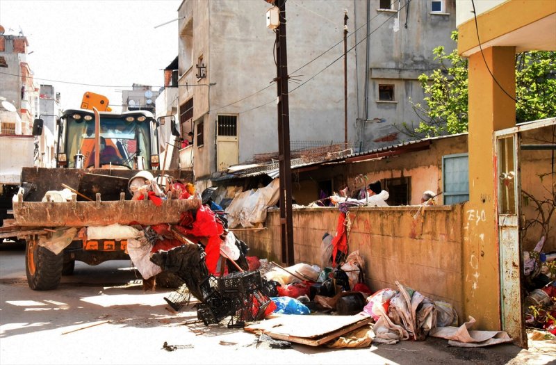 Mersin'de Çöp Ev Şaşırttı