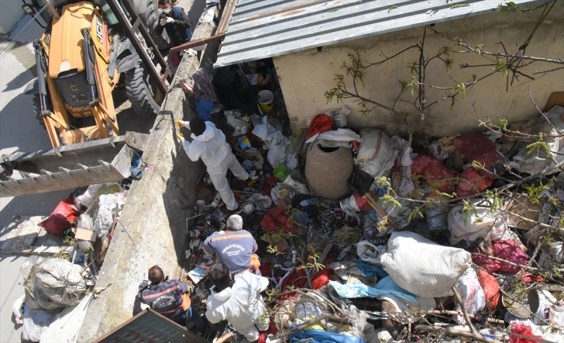 Mersin'de Çöp Ev Şaşırttı