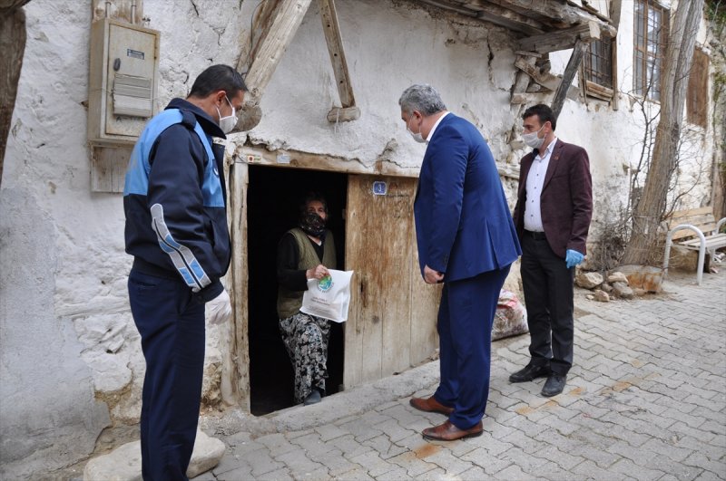 Ermenek'te 65 Yaş Üstü Vatandaşlar İçin Temizlik Seti Dağıtıldı