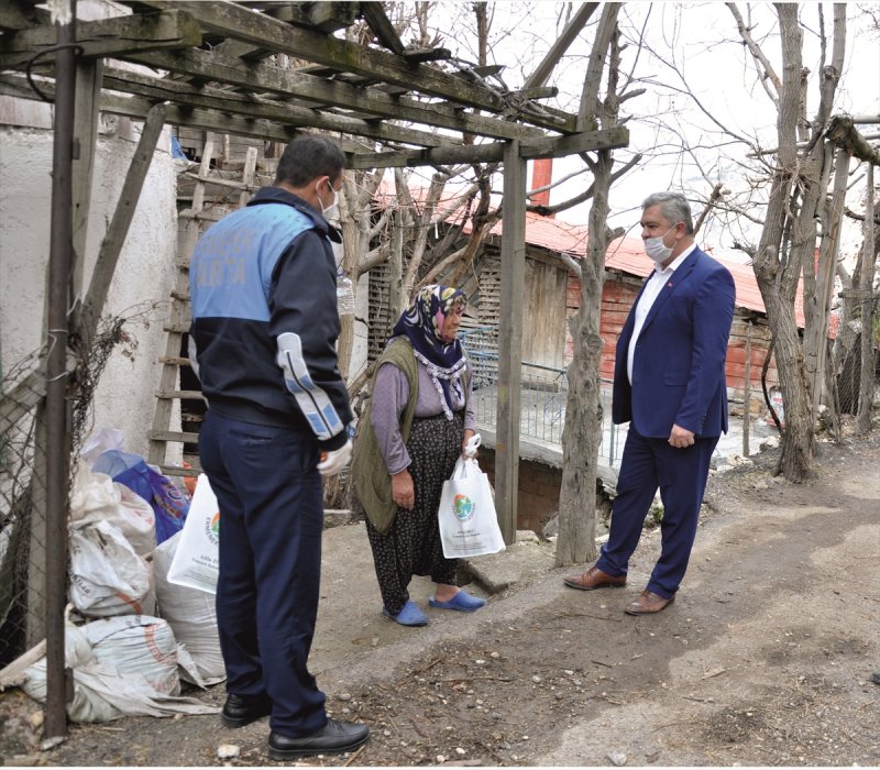 Ermenek'te 65 Yaş Üstü Vatandaşlar İçin Temizlik Seti Dağıtıldı
