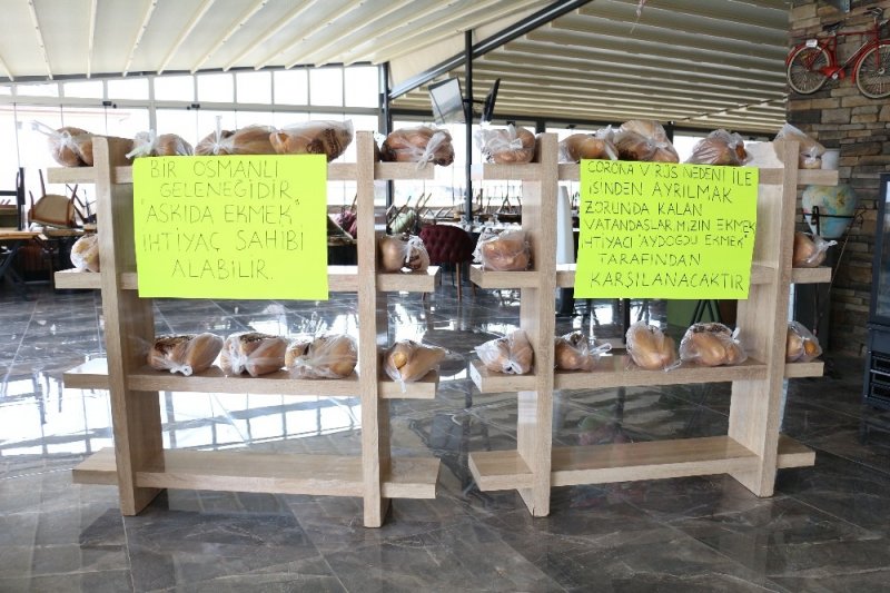 Konya’da Fırıncıdan İhtiyaç Sahiplerine Askıda Ekmek