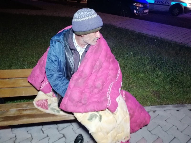 Aksaray'da Evden Uzaklaştırılan Yaşla Adama Belediye Sahip Çıktı