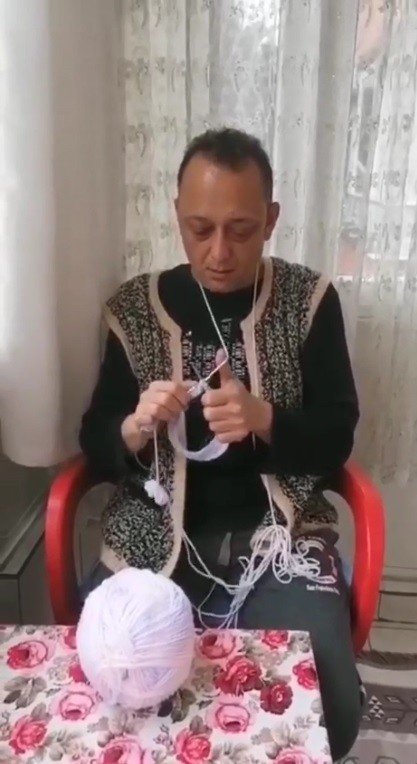 Erkekler Evlerinde Sosyal Medya Salladı