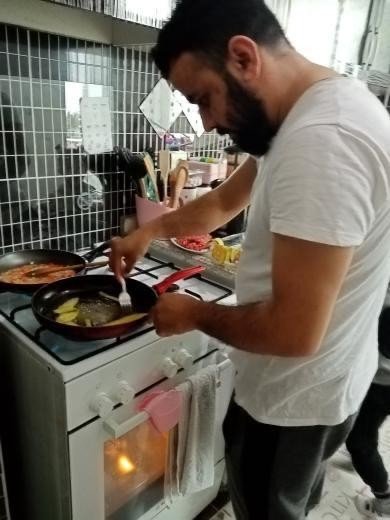 Erkekler Evlerinde Sosyal Medya Salladı