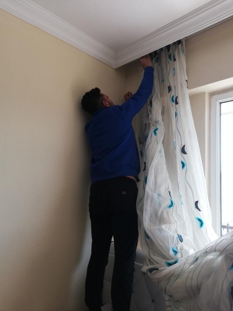 Erkekler Evlerinde Sosyal Medya Salladı