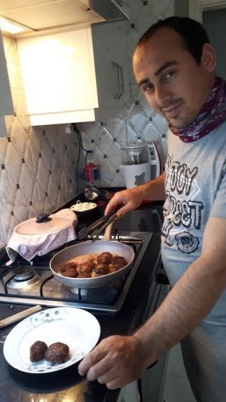 Erkekler Evlerinde Sosyal Medya Salladı