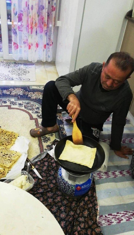 Erkekler Evlerinde Sosyal Medya Salladı