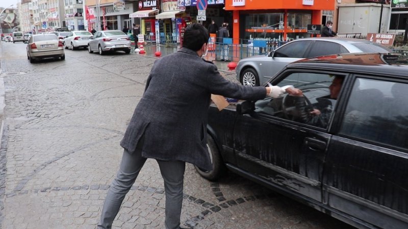 Karaman’da Hayırsever İmalatçı 20 Bin Adet Maske Dağıttı