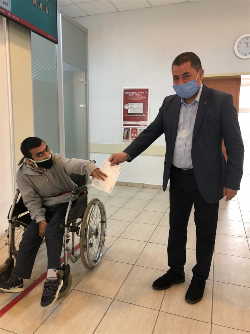 Karaman'da Engelli Genç Harçlığıyla Milli Dayanışma Kampanyasına Katıldı