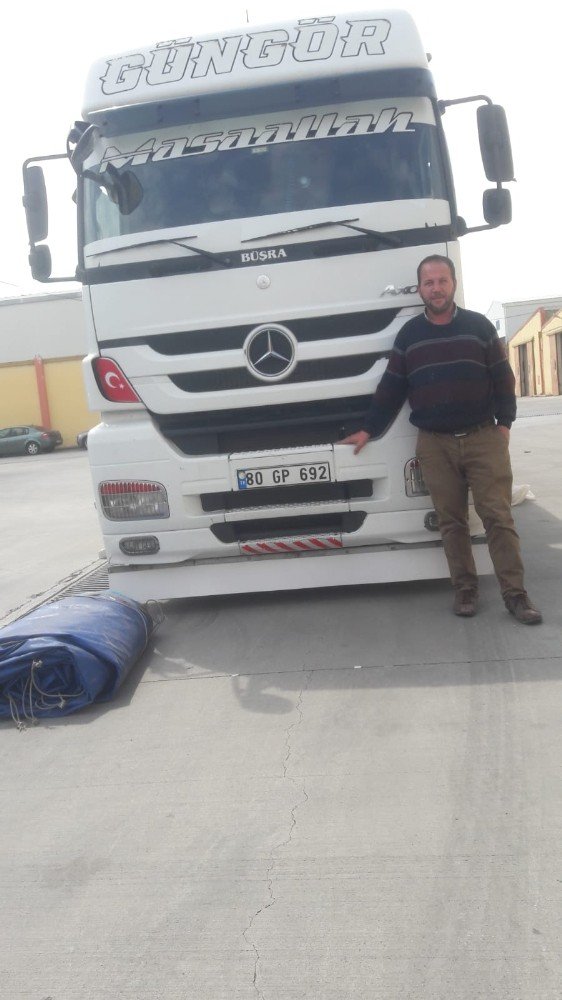 Park Halindeki Tırın Aküsünü Çaldılar