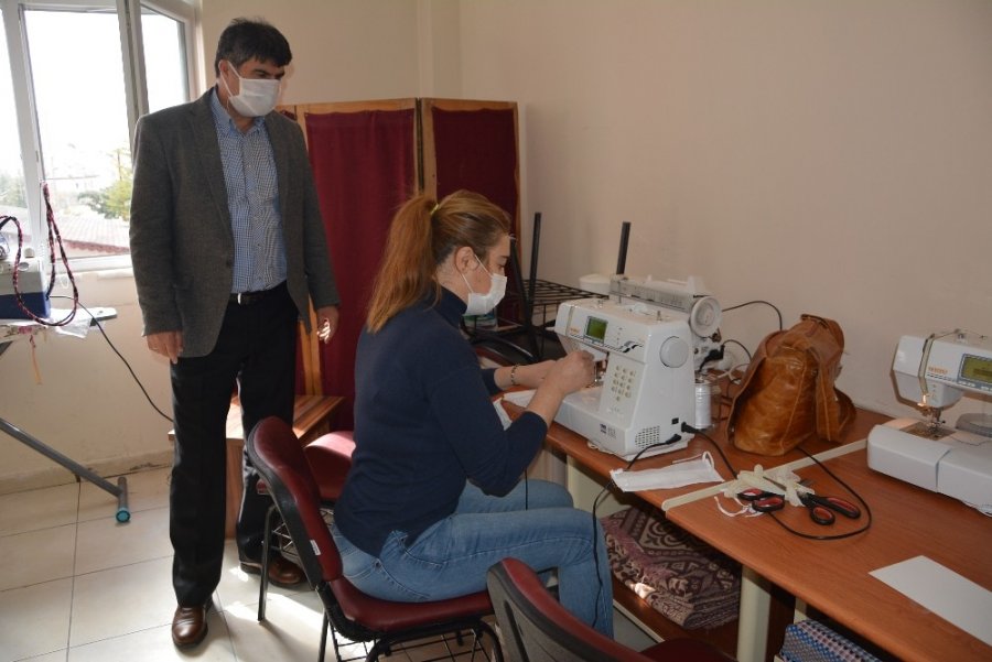 Usta Öğretici Kadınlar Maske Üretimine Başladı
