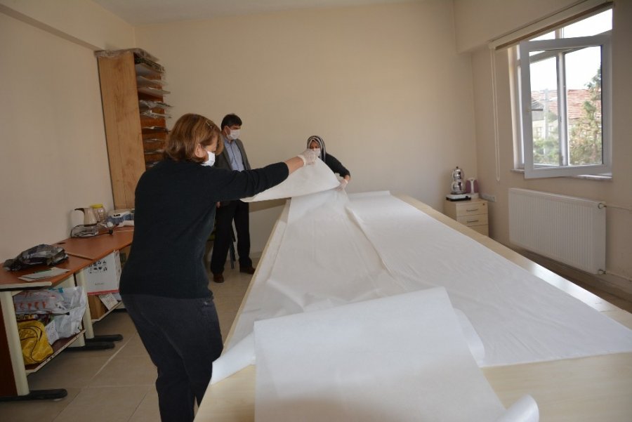 Usta Öğretici Kadınlar Maske Üretimine Başladı