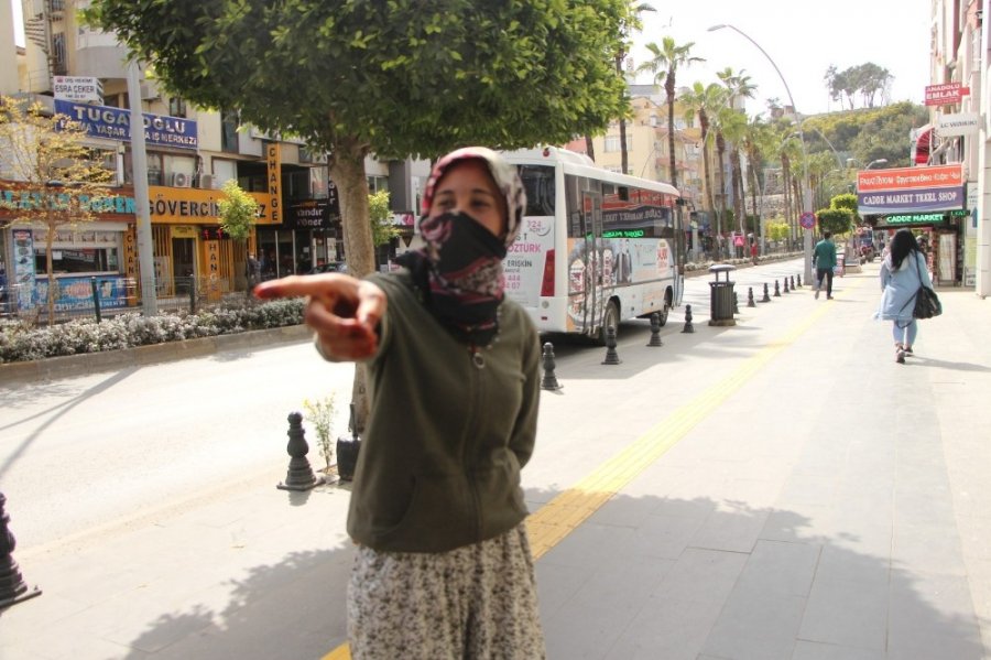Kadın Dilencilerin Kavgasını Polis Biber Gazıyla Ayırabildi