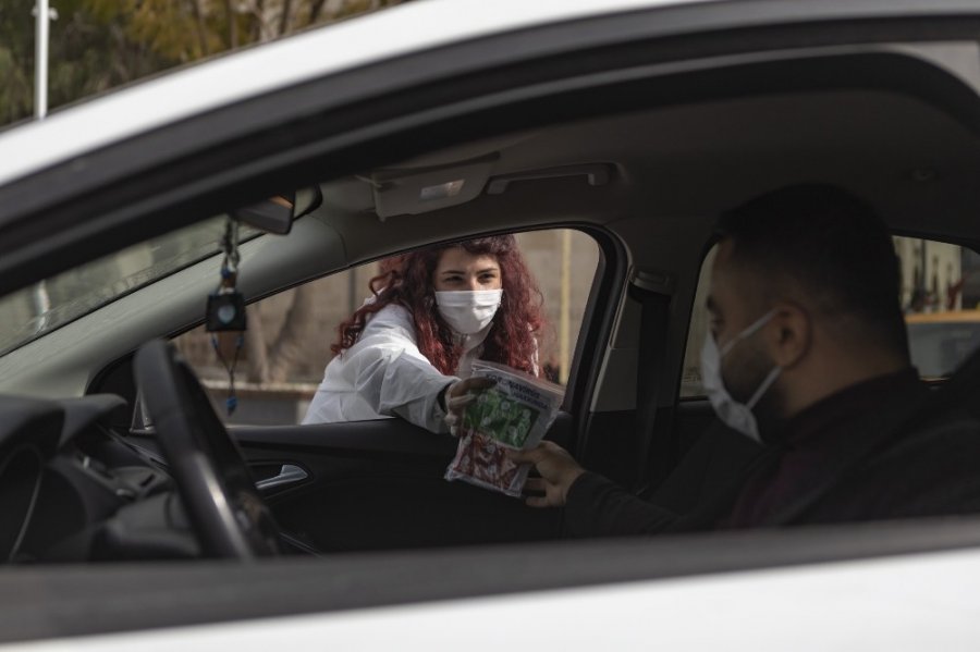 Mersin’de ’Kırmızı Işıkta Sağlık Paketi’ Uygulaması